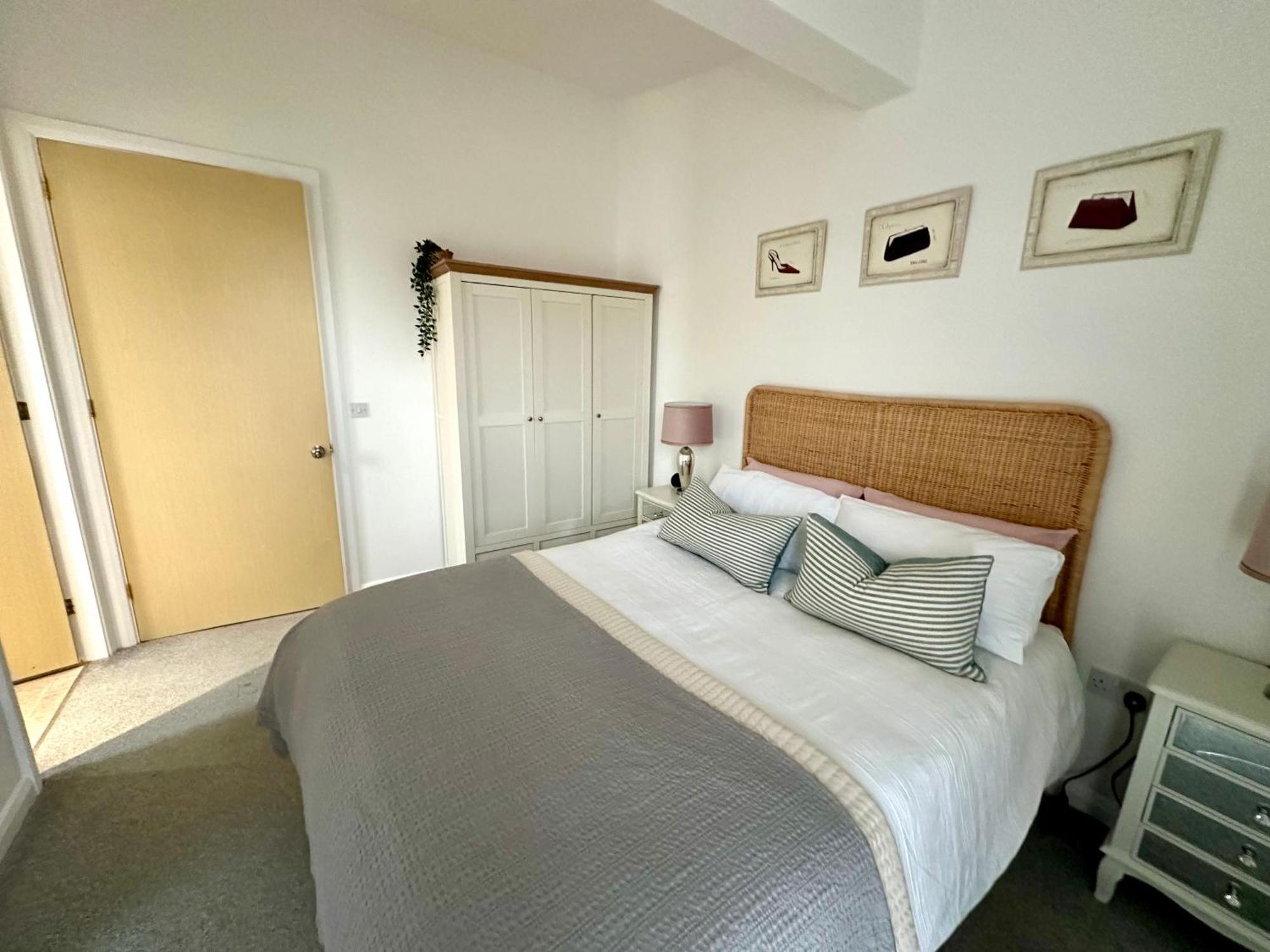 Ao & Etihad Stadium 6 Guest Stay- 3 Bedroom Central House With Parking & Wi Fi Manchester Bagian luar foto