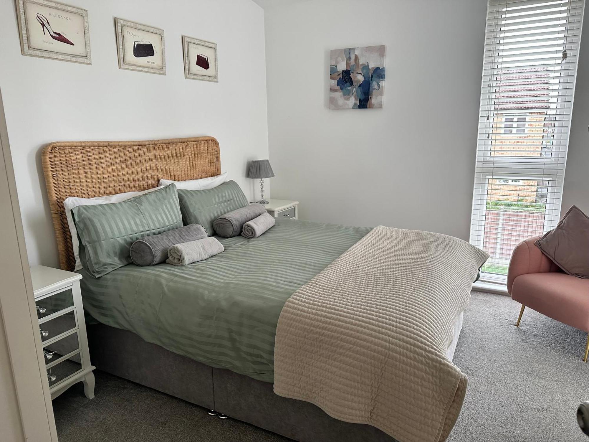 Ao & Etihad Stadium 6 Guest Stay- 3 Bedroom Central House With Parking & Wi Fi Manchester Bagian luar foto